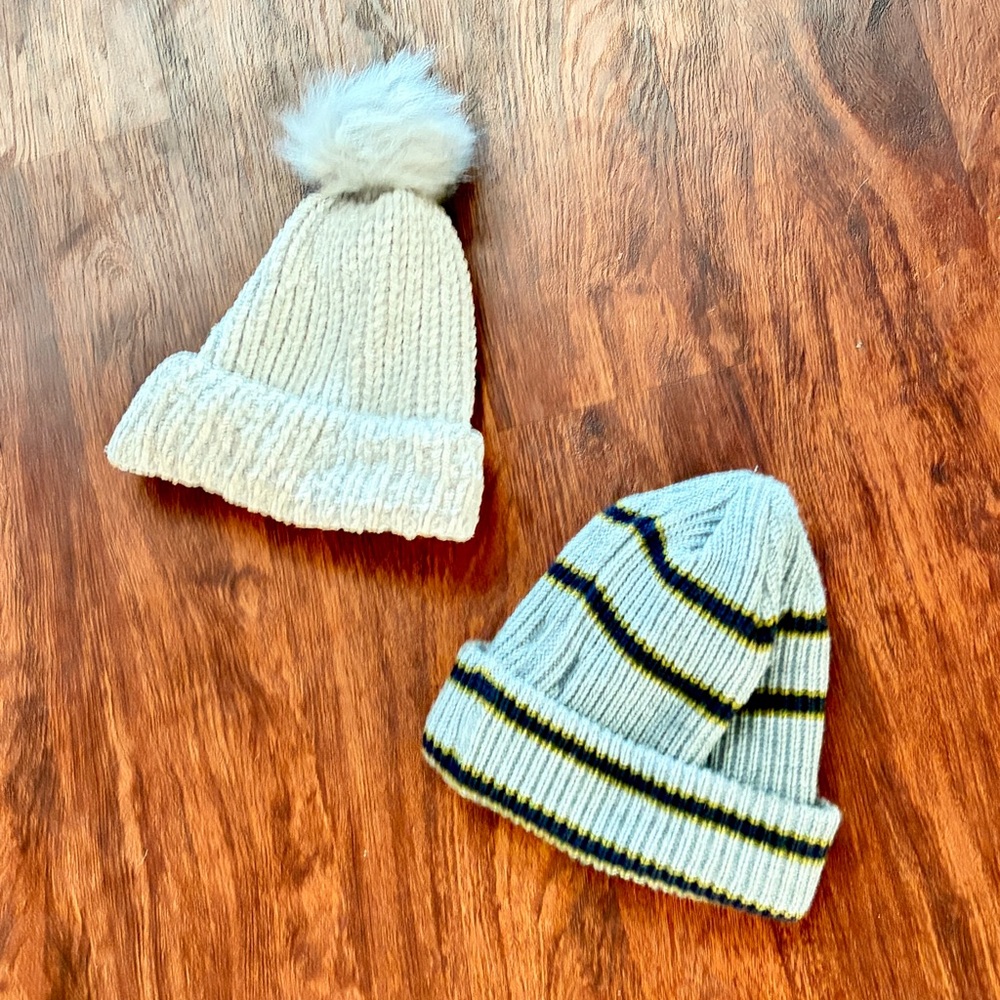 Stylish Women's Knit Beanie Set - Cream and Gray